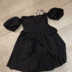 Lulus off the should black dress